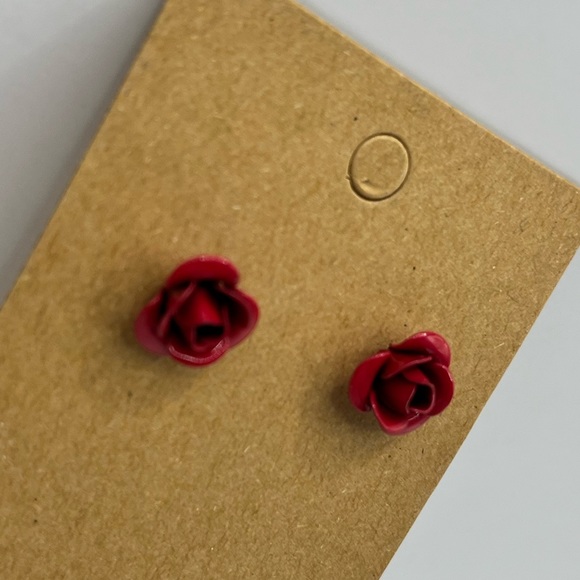 2 pairs of rose stud earrings - Picture 6 of 7